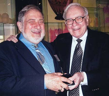 BoatUS Founder Richard Schwartz posing with Warren Buffet