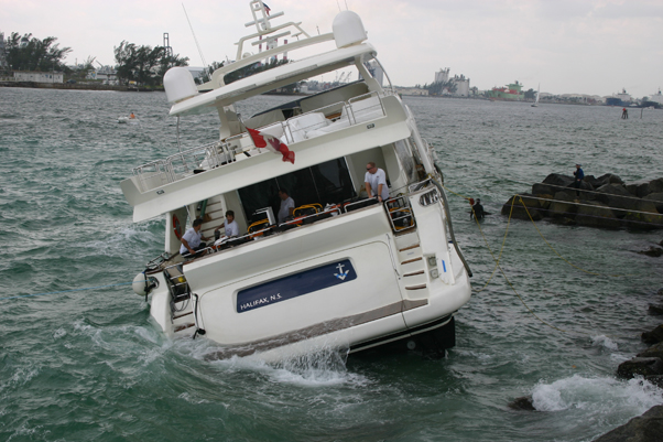 116’ Azimut removed from jetty