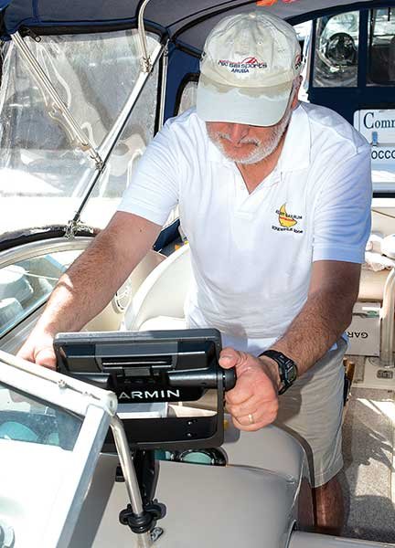 Using Thumbscrews to Attach a Fishfinder to the Helm