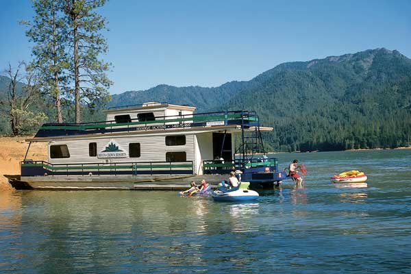 Houseboating Fun on Lake Shasta