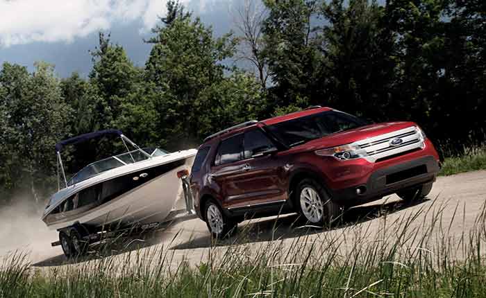 Ford Explorer towing boat