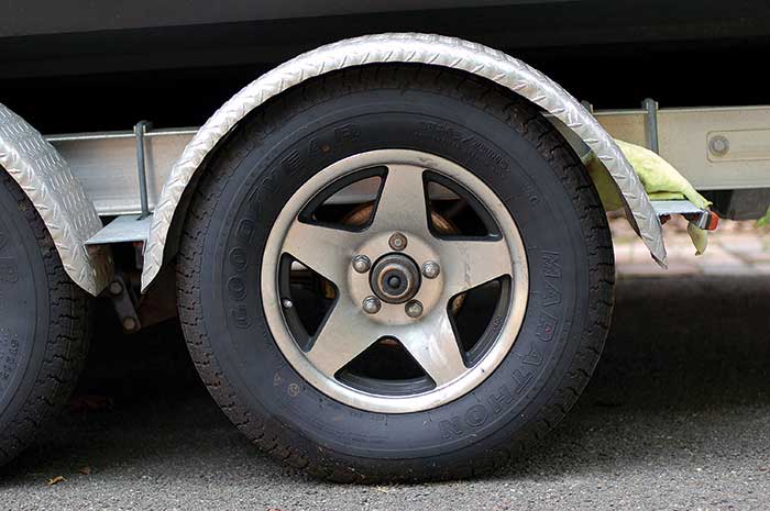 Trailer tire and fender