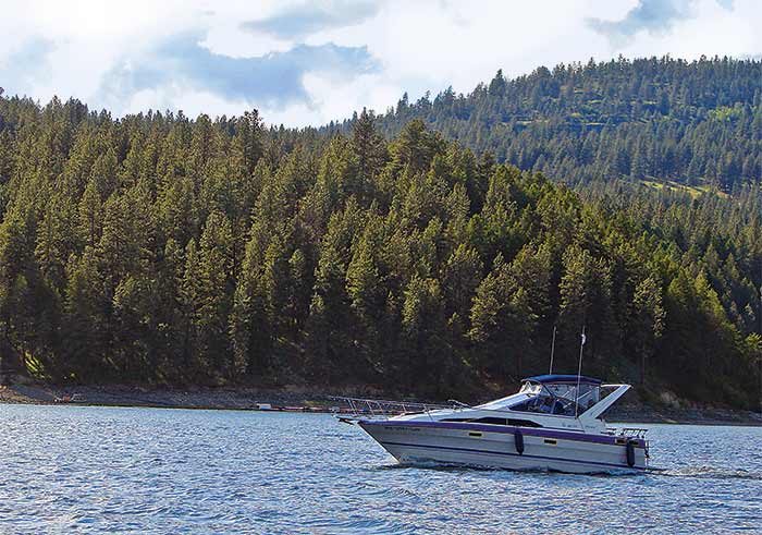 Powerboater motors down the Columbia River in the Lake Roosevelt National Recreation Area