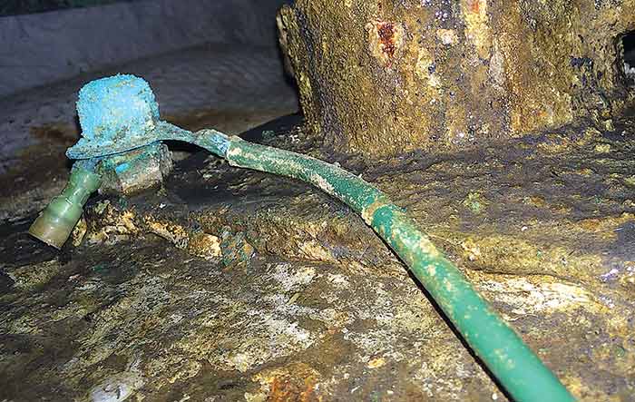 Corroded green wire