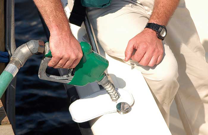 Fueling boat