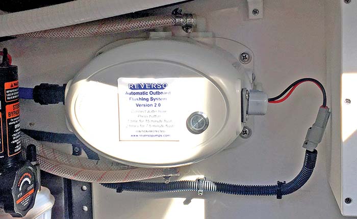 Reverso automatic outboard flushing system