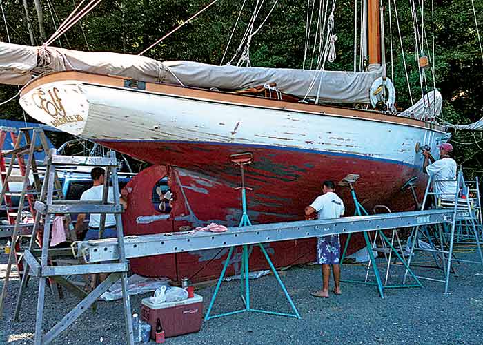 Elf a 1888 Lawley & Sons 30-foot class cutter before renovation