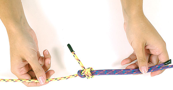 Sheet bend knot: perfect for tying two ropes together