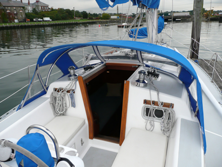 freedom 30 sailboat review