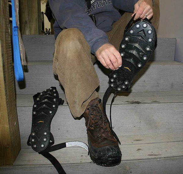 ice fishing boots with cleats
