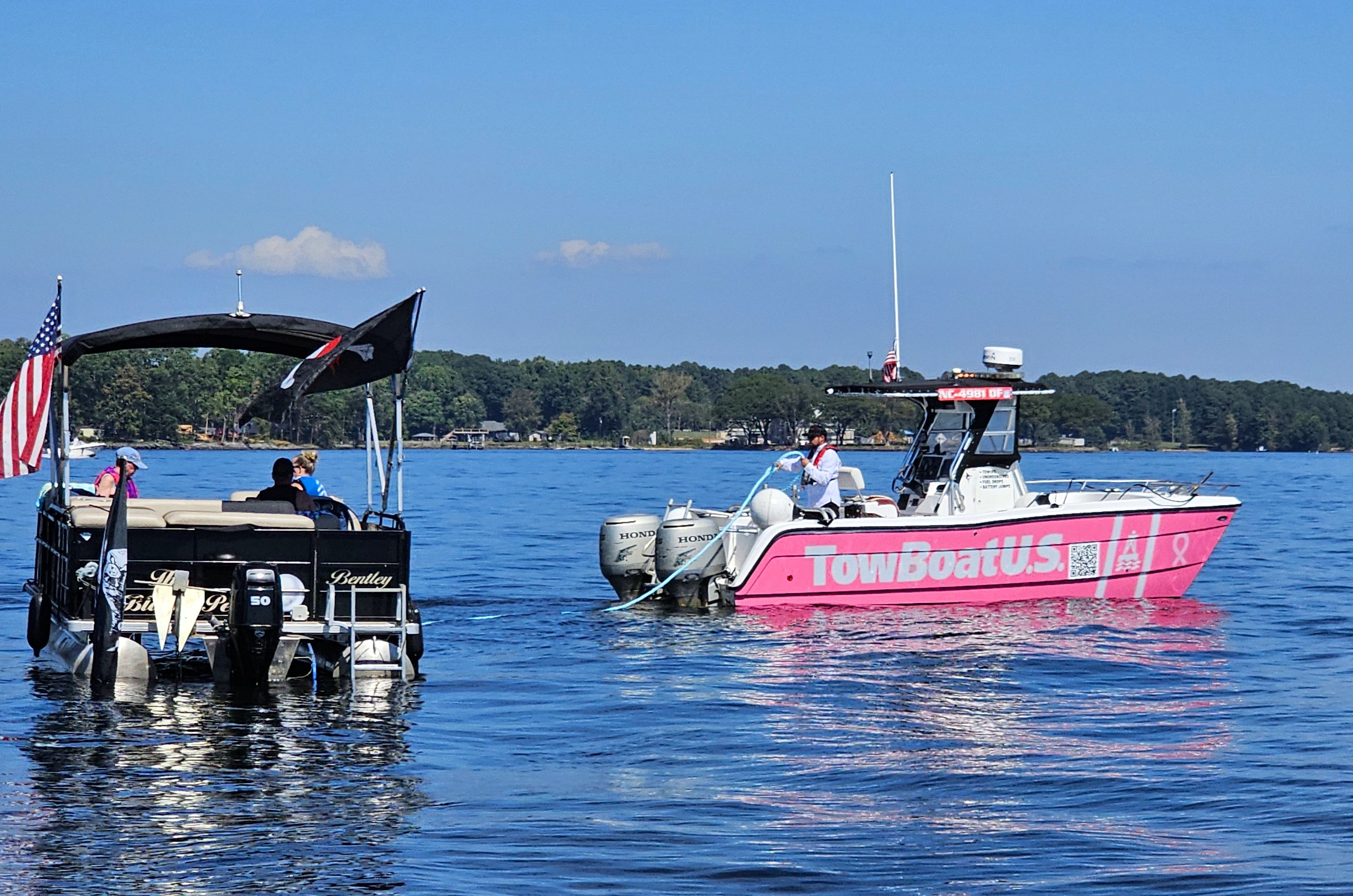 TowBoatUS Lake Norman’s crew provides towing assistance with their pink towing response vessel to raise awareness on the water of the fight against breast cancer.